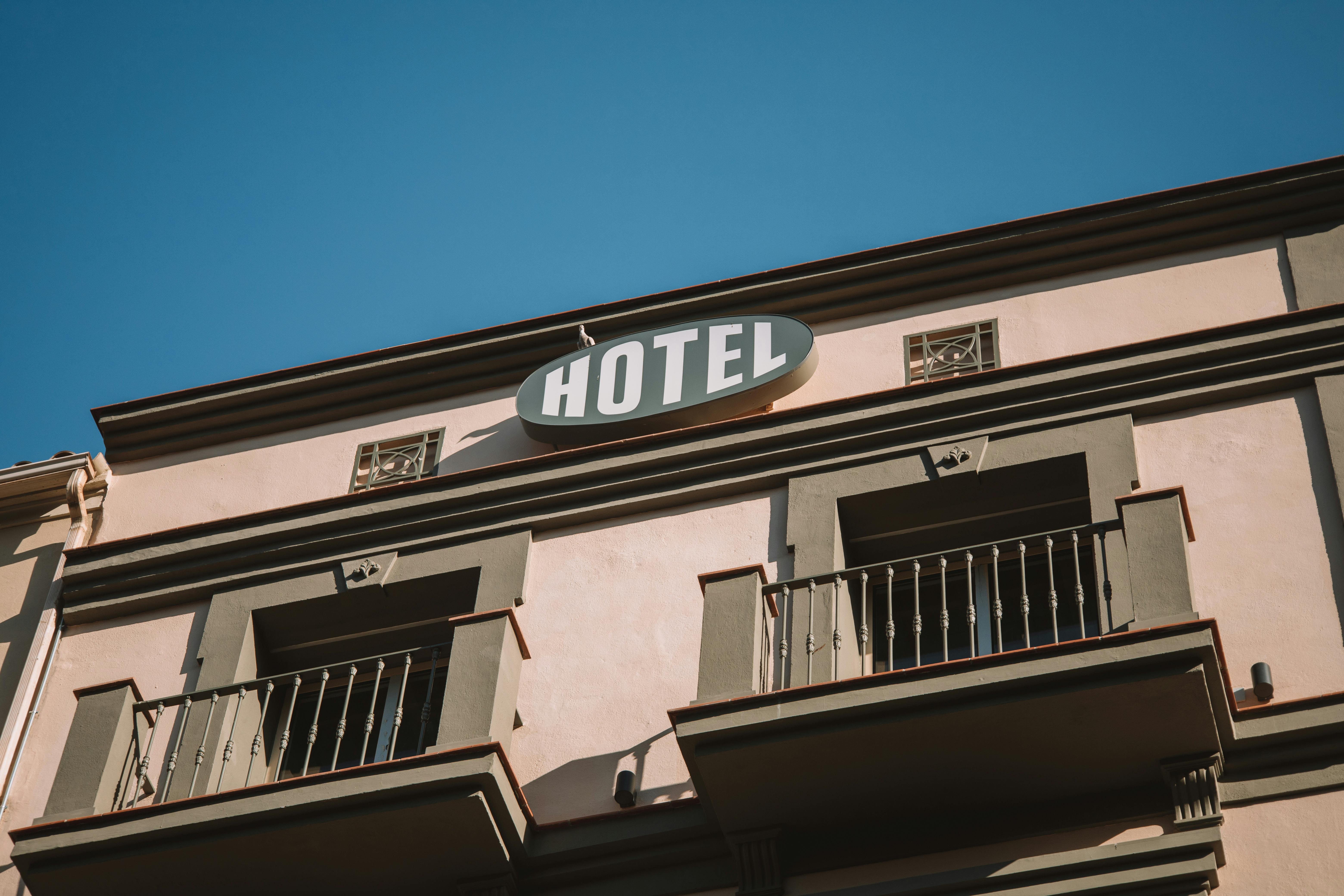 Independent hotels: stay independent or move towards managerial discipline?