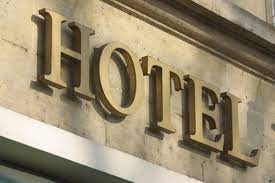 Il capitale non compra hotel: compra piattaforme alberghiere governabili