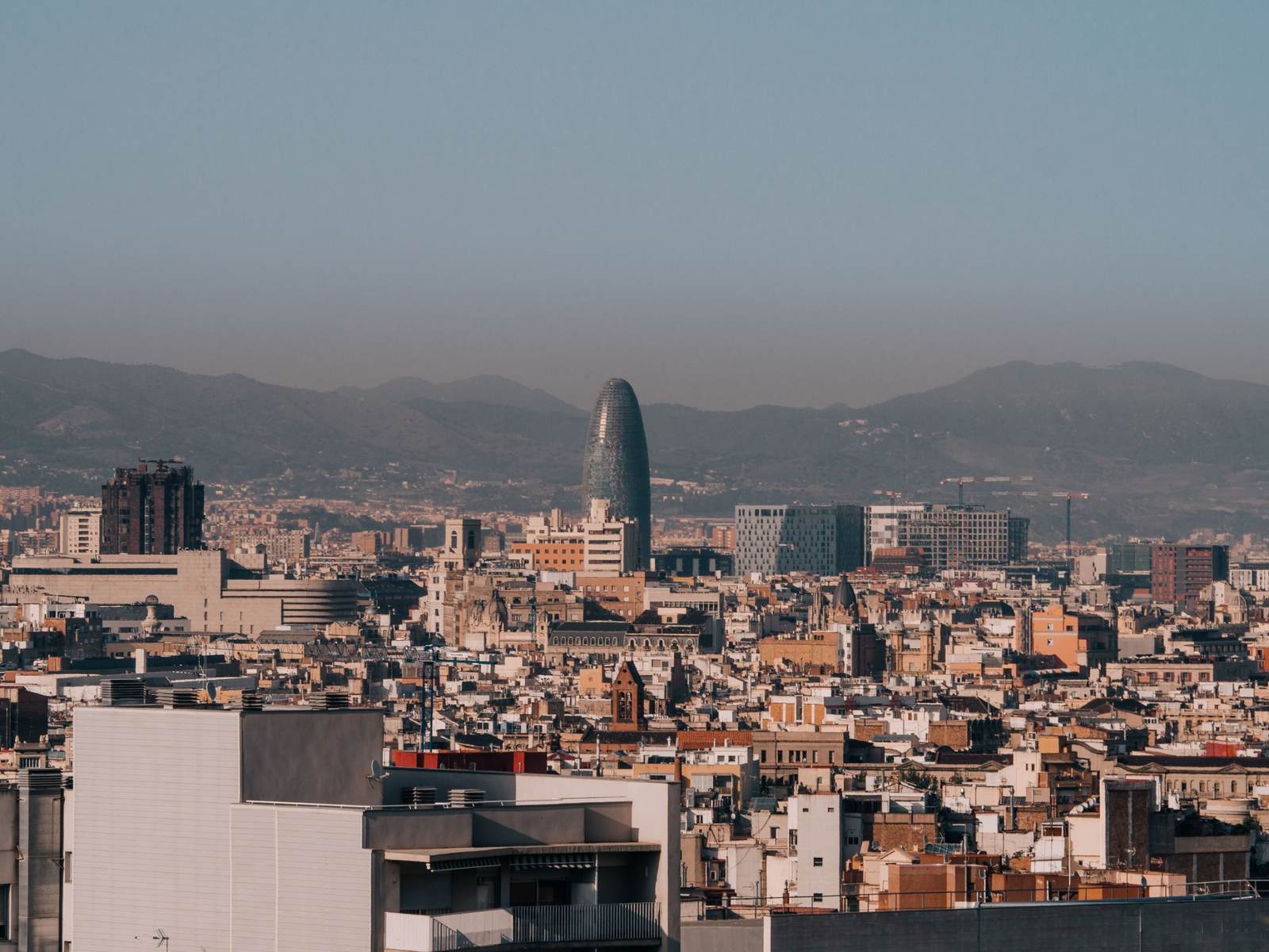 AX Partners compra Hotel Casa Luz a Barcellona: 40 milioni per un boutique hotel da 65 camere