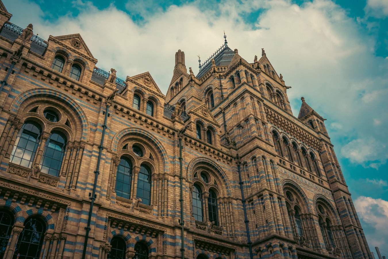 Hotel a Londra, capitali selettivi e rendimento operativo: la nuova disciplina degli investimenti alberghieri