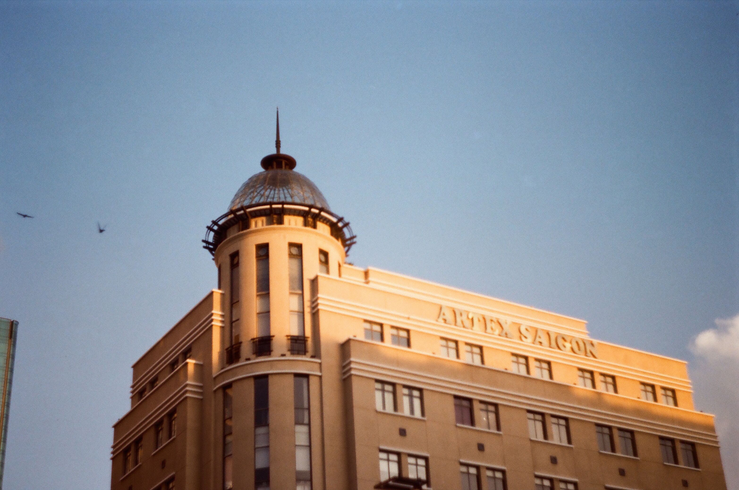 Accor vende il 30,7% di Essendi per 975 milioni, ma conserva gli hotel per vent’anni: il vero affare è il franchising