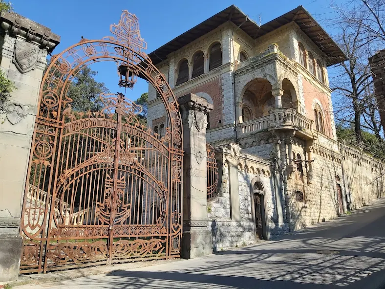 Villa Peragallo può diventare un hotel? Il vero valore è nel progetto, non nella villa