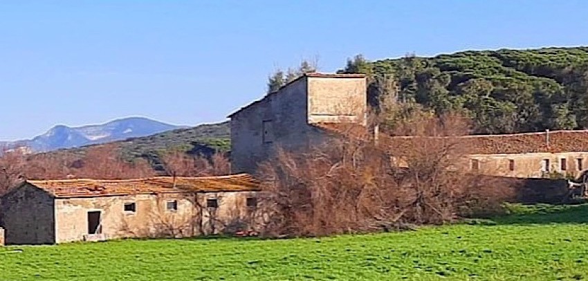 Riconversione ad uso turistico-ricettivo: il caso Casone di Baratti e il valore di un’autorizzazione che ancora non c’è