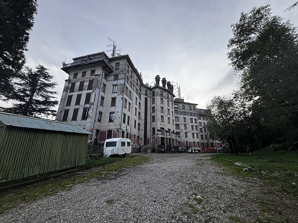 Campo dei Fiori, from 200 rooms to 65: the Morello-Gabri project is one of Italy’s most credible major hotel restorations. But it depends on two external variables