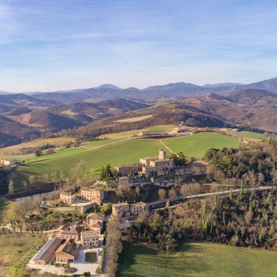 Ex Albergo Salsomaggiore a Tabiano: 915 mq, diciotto anni di chiusura e perché riaprirlo come hotel potrebbe essere un errore