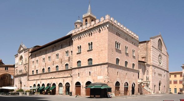 Foligno, ramo d’azienda alberghiero a €22.453: 24 camere, due strutture e il rischio locativo che decide il deal