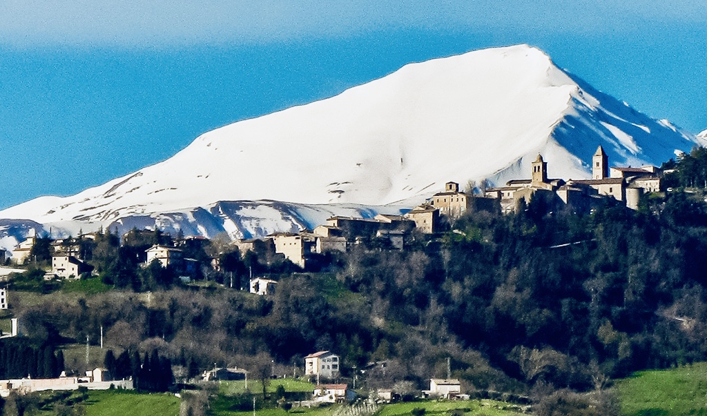 Penna San Giovanni: €622,000 Already Invested in the Former Hotel, but the Real Business Still Has to Be Built