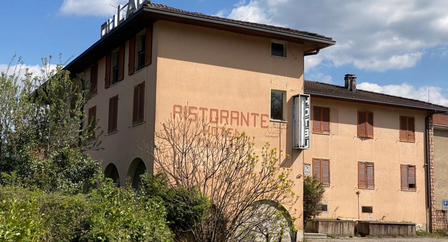 Former Hotel Du Lac in Lavena Ponte Tresa: More Than 20 Rooms on Lake Ceresio and a Relaunch That Still Needs to Become a Business Plan