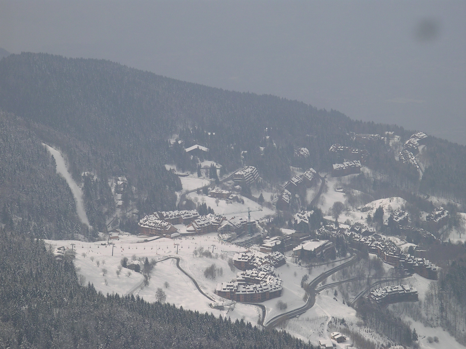 Montecampione: 140 Rooms at 1,200 Metres, 142 Apartments at 1,800 Metres and a Relaunch That Must Synchronise Hotels, Lifts and Demand