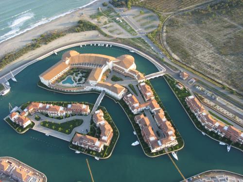 Marinagri Policoro: resort 5 stelle, porto e attività commerciali da €15,5 milioni. Il vero investimento è capire se vale più il sistema o i singoli asset