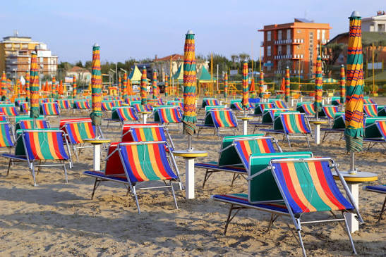 Viserba di Rimini, struttura alberghiera all’asta da €313.200: 10 mini-appartamenti vicino al mare, ma è ancora davvero un hotel?