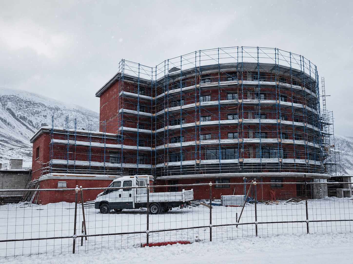 Campo Imperatore, oltre €4,8 milioni per riaccendere la destinazione: Ostello all’80% e storico hotel verso il rilancio