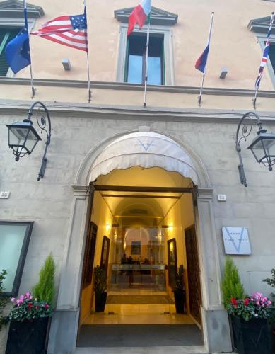 Vogue Hotel Arezzo verso la vendita: €3 milioni per 26 camere, ma il vero tema è lo share deal
