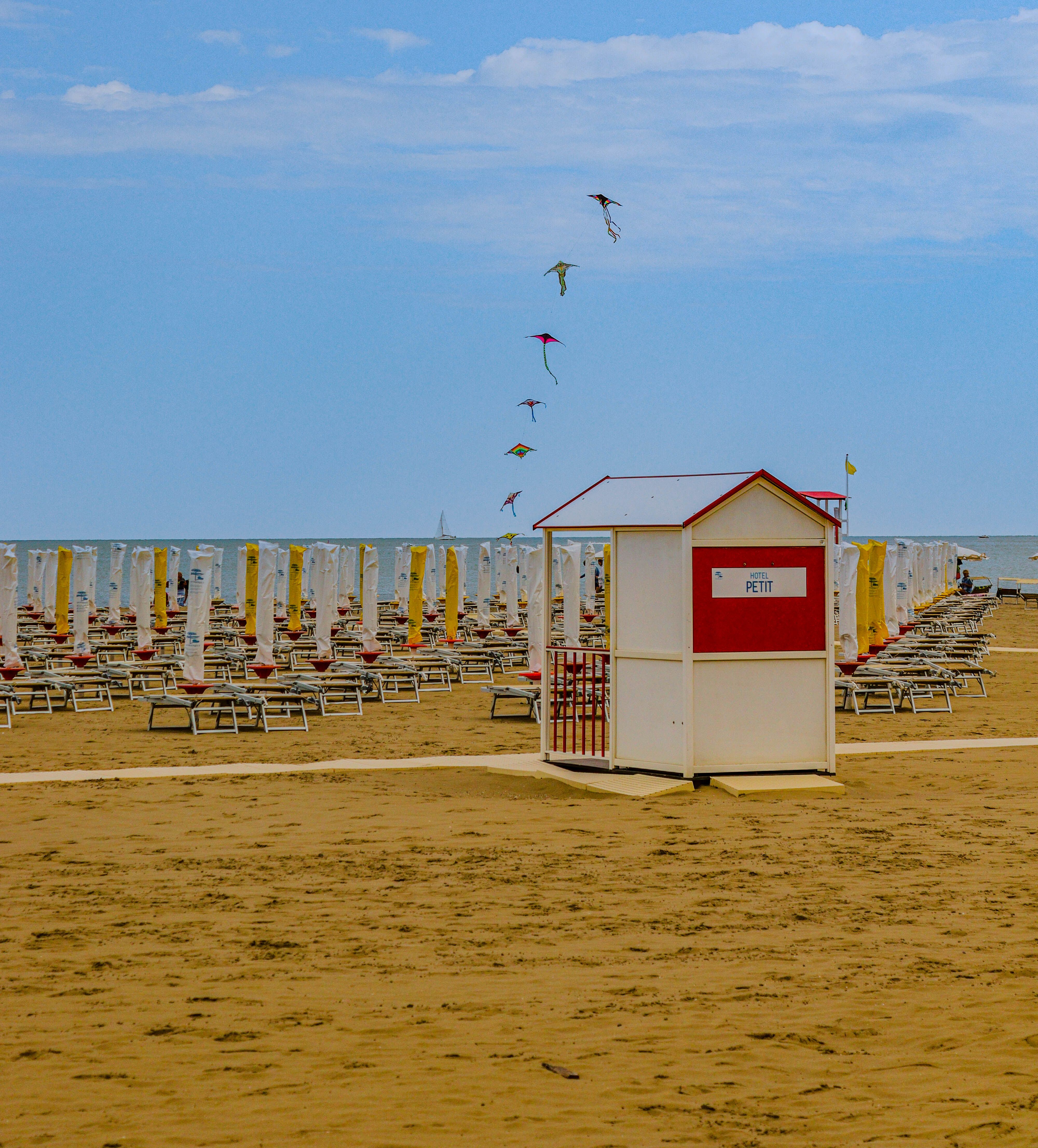 Rimini, Villa del Sole e Superga verso esproprio e demolizione: storia, proprietà e fine economica di due hotel di Miramare