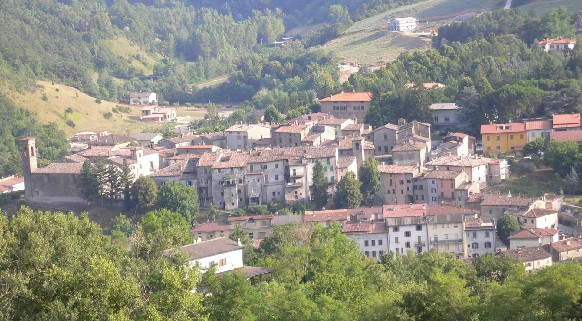 20 camere all’asta a €39.000: l’hotel di Apecchio vale davvero €1.950 per camera?