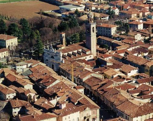 Martinengo, l’albergo incompiuto scende a 650 mila euro: quando il vero investimento comincia dopo l’acquisto