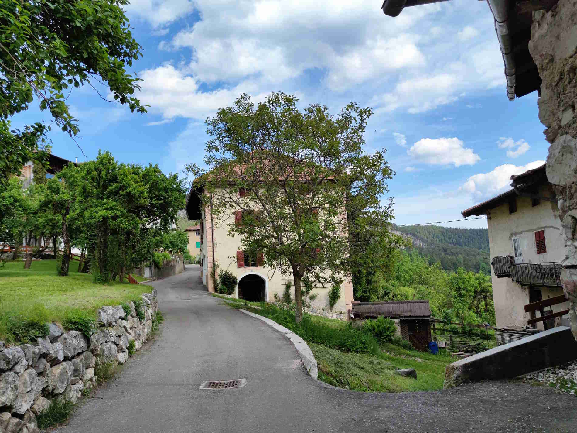 Tret, €10 milioni per un hotel 5 stelle da 20 unità: quando il lusso rurale deve giustificare €500.000 per key