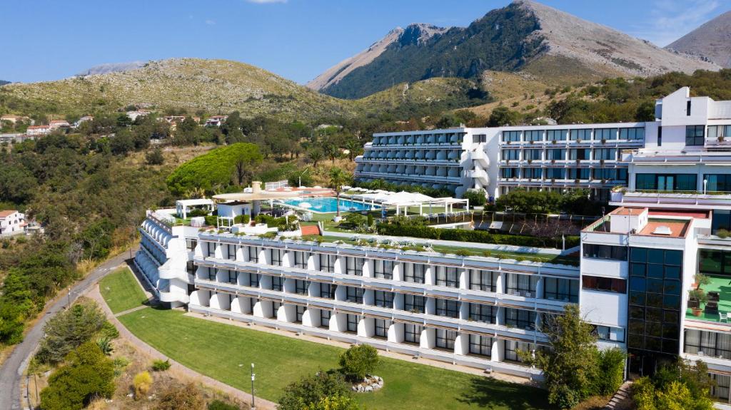 Grand Hotel Pianeta Maratea: crisi della proprietà, valore dell’asset e scenari di turnaround