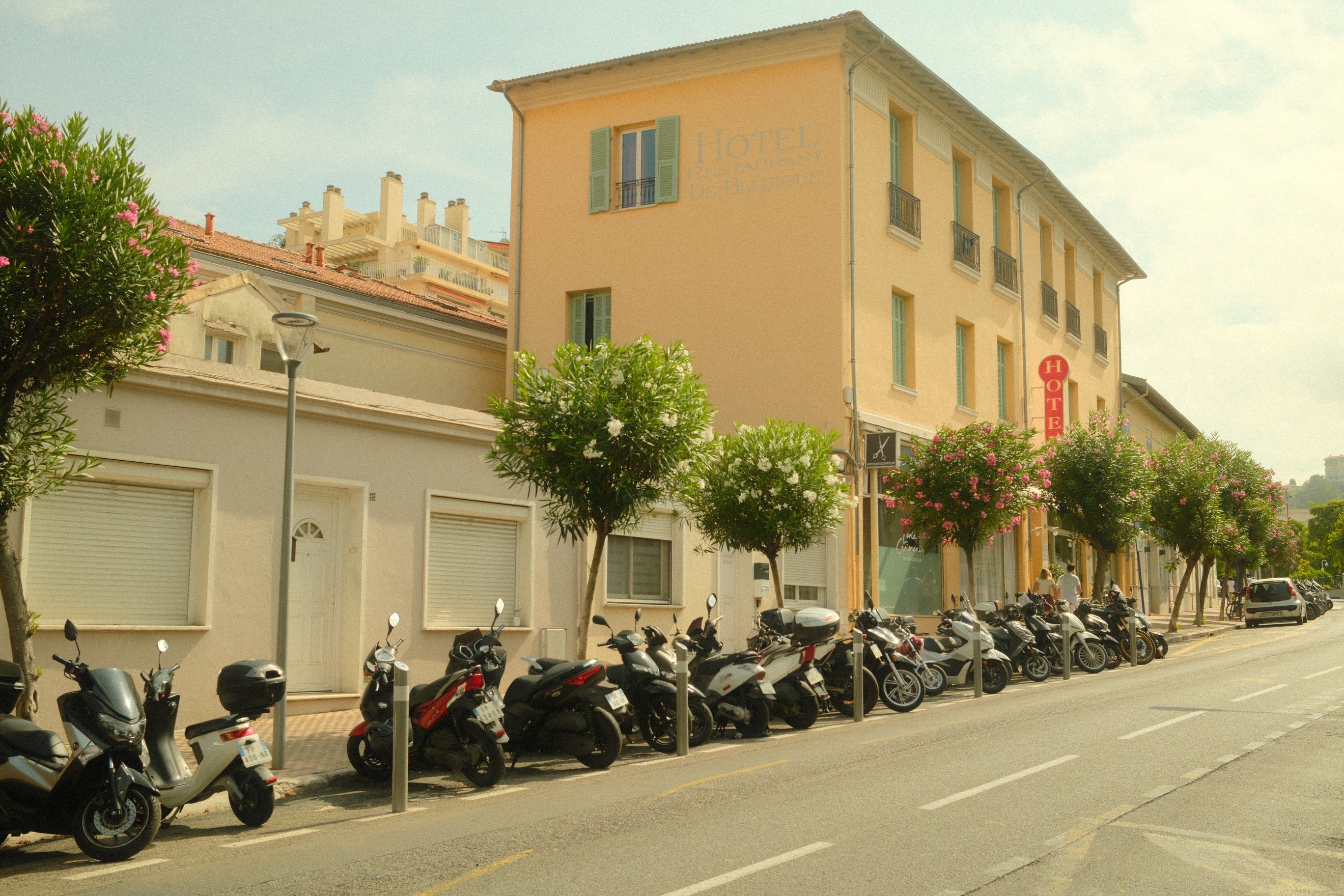 Come capire se un albergo locale deve essere rilanciato, venduto o riconvertito